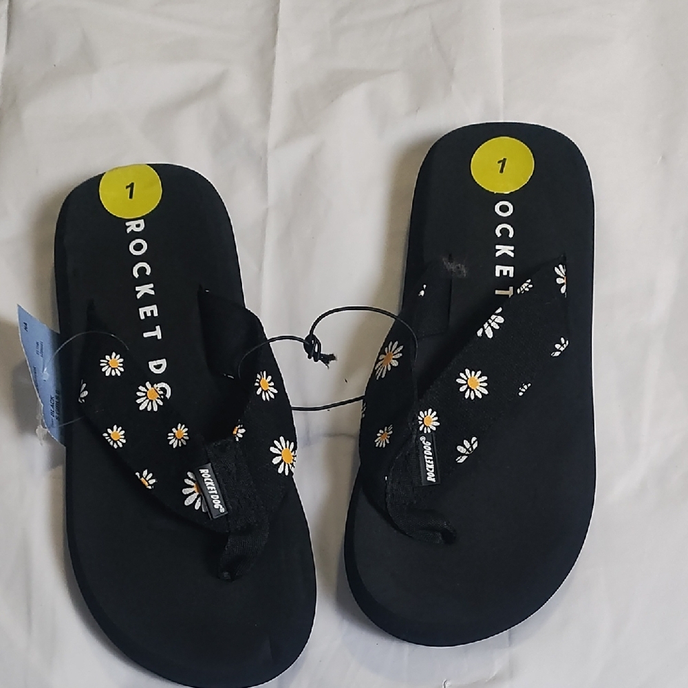 Rocket Dog Black‎ Sandals with Floral Design